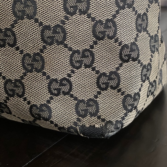 ❌❌SOLD❌❌ Authentic Gucci Tote bag - Picture 5 of 15
